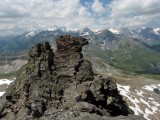 Skalne utvary na Moderecku, v poradi v mrakoch Grossglockner 3770 m.