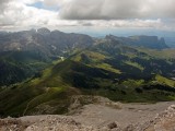 Na zostupe sa skytajú výhľady na skupinu Rosengarten