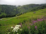 Záber z "pršiplášťovej vychádzky" na Ugaalpe nad deinkou Damuels.