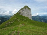 Zaujímavé bralo obchádzame pri výstupe na Kanisfluh (vrchol Hollenke 2044 m)