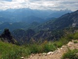 Pohľad na Berchtesgadenské Alpy od búdky, ktorá slúži ako pokladňa.  
