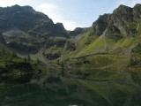 pleso Moarsee v ktorom sa zrkadli majestatny vrchol Hochstein (2543 m).