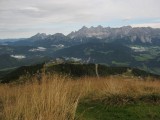 Pekny vylet zo strediska Reiteralm na vrcholky Gasselhoehe a Rippetegg (2126 m), v pozadi Dachstein a Bischofsmuetze