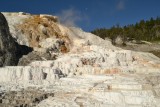 Travertínové terasy Mammoth Hot Springs