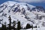 Pohľad na ľadovec Nisqually Glacier na južnej strane hory.