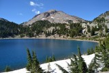 Lassen Peak od jazera Lake Helen.