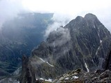 Konečne na Lomničáku a spätný pohľad na Vidlový hrebeň a Kežmarský štít