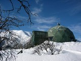 Chata a mt feathertop v pozadi