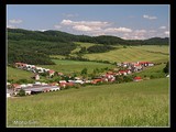 Dedinka Jarabina, rozprestiera sa južne od Jarabinskej tiesňavy a severne od St.Ľubovni.