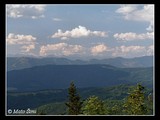 Pohľad z Klenovského Vepra. V diaľave je vidieť aj naše slovenské veľhory, Vysoké Tatry.