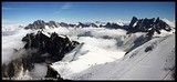 Aig. du Midi - vľavo Aig. du Plan, v pozadí Les Grandes Jorasses.