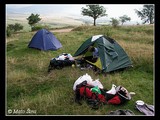 Naše prvé kempovacie miesto, lúka nad dedinkou Hobiţa (štartovací bod pre výstup na severný hrebeň z východnej časti).