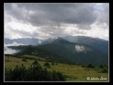 Prvý pohľad na hrebeň, ktorý sa nám naskytol po výstupe na kopec Vf.Brãdeţaului (1861 m).