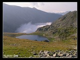 Pod vrcholom Peleaga je z južnej strany pleso, nazýva sa rovnako Peleaga.