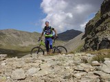 nad sedlom Col de la Moutiere 2454m, vzadu Le Restefond 2794m