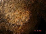 koralovita vyzdoba jaskyne
