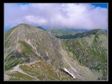 Hrebeň od Pacholaťa postupne cez Spálenú až k Salatínu a Brestovej (v pozadí vykúka).