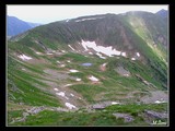 Kotol po niekdajších ľadovcoch ohraničený Žiarským sedlom a vrcholom Smreka (súčasťou južnej rázsochy odvíjajúcej sa od hlavného hrebeňa z Plačlivej).