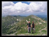 Vrcholovka z najvyššieho kopca Z.Tatier, Bystrá, na západnú časť hrebeňa. V pozadí vidieť, postupne z prava: Klin, Hrubý vrch a Jakubina.