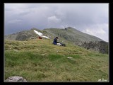 Pohľad na hlavný hrebeň mi silne pripomínal naše Nízke Tatry.Relatívne malé výškové rozdiely sú medzi sedlami a vrcholmi kopcov.