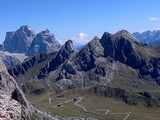 Mt. Cernera a Mt. Pelmo (v pozadi)
