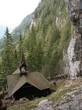 Pútnický drevený kostolík pod sev. stenou Hochlantschu