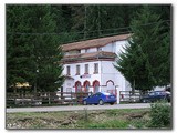 Horská chata Gura Rîului, na začiatku krasovej doliny a turistickej značky.