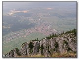 Večerný pohľad na Zărnesţi z najvýchodnejšieho boud hrebeňa, kopca Piatra Mica (1816 m).