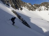 A dolu! K autu je to skoro 10km na lyžiach