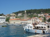 
            pristav v meste Hvar          