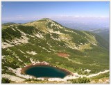 Konečne na vrchole Bistra, pohľad na rázsochu (vrch Cununii) a pliesko.