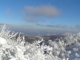 Pohľad na Sninský Kameň, 1005 m.n.m. vpravo