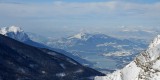 Vpravo vzadu Mt. Ventoux známy prvým dokladovaným horolezeckým výstupom stredoveku