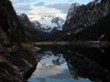 Podvečer pri Prednom Gosauskom jazere (933 m) s výhľadom na Dachstein (2995 m).