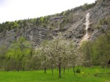 Ďalším cieľom je mohutný vodopád Waldbachstrub neďaleko Hallstattu. Sme sklamaní - veď údajne výlety k nemu podnikala i cisárovná Sisi - ale potom nám odľahne - toto ešte nie je on :-)