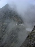 Do doliny sa nasúvajú hmly, pohľad na Lominčák (fotil Jano)