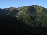Ráno stúpam z Tichej doliny  - výhľady na Liptovské kopy