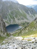 Pohľad dole z Chalubinského brány na Vyšné temnosmrečianske pleso