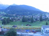 6.9.2009, 7:30 - vyrážame na našu 1.alpskú túru, na Kleine Scheidegg...väčšina ľudí sa vyvezie zubačkou, my ideme peši