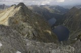 ... jedna panoráma pre poliakov a zlaňujeme dole. Prebalíme svine a okolo vysmiatych turistov bežíme dole. 