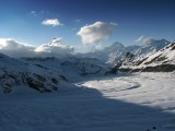 utorok, neskoršie popoludnie, Monte Rossa hutte. Troška mrakov. To v diaľke nemôže hrmieť. Zajtra ideme hore.