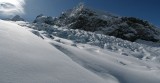 seračiky Grenzgletscher, vzadu skalne steny Poluxu.