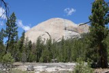 Half Dome zo strany, kde mu polka nechýba