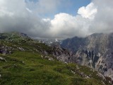 Tam kdesi smerom na západ je aj najvšší vrchol Hochschwab, ale všetky vyššie vrcholky sú v hustých mrakoch.