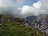 Tam kdesi smerom na západ je aj najvšší vrchol Hochschwab, ale všetky vyššie vrcholky sú v hustých mrakoch.